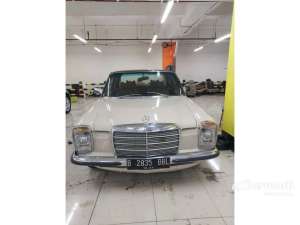 1974 Mercedes-Benz 200 2.0 W115 Sedan - MT, Edisi Langka, Kondisi IsitmewaMulus , tersedia melalui melalui situs Carmudi