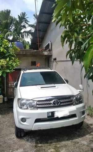 2011 Toyota Fortuner 2.5 G MT , tersedia melalui melalui situs Olx