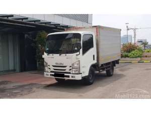 Jual bekas 2018 Isuzu Elf 2.8 NLR Trucks Box 4 Ban Plat Kuning 100ps Bisa kredit,lokasi di Jakarta Timur