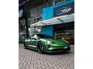 2021 Porsche Taycan 0.0 4S Performance Battery Sedan Mamba Green Metallic , tersedia melalui melalui situs Mobil123