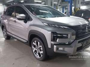 Jual bekas 2023 Mitsubishi Xpander 1,5 CROSS Premium Package Wagon,lokasi di Jakarta Timur