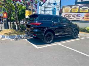 2023 Toyota Fortuner GR Diesel 6.000 KM, Hitam, Rp570 Juta , tersedia melalui melalui situs Olx
