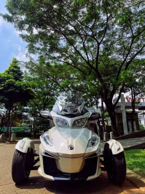 Can Am spyder RT-S SE5 ATPM Like New 2015 , tersedia melalui melalui situs Olx