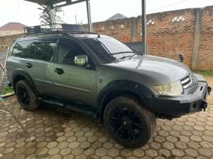 DIJUAL CEPAT PAJERO DAKAR AT 2.4 SOLAR 4x2 Jarang dipake , tersedia melalui melalui situs Olx