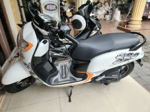 Jual bekas Dp500rb 3th698 Scoopy 2017 putih hitam GBm kredittunai,lokasi di Bantul Kab.