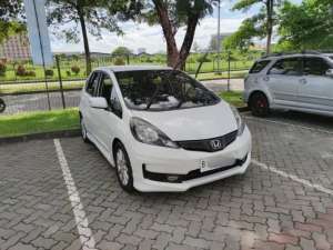 Jual bekas Honda Jazz RS 2013 Putih AT Matic KM 90ribu,lokasi di Tangerang Selatan Kota