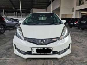 Jual bekas Honda Jazz Rs At 2013 Putih Plat Ganjil,lokasi di Bekasi Kota