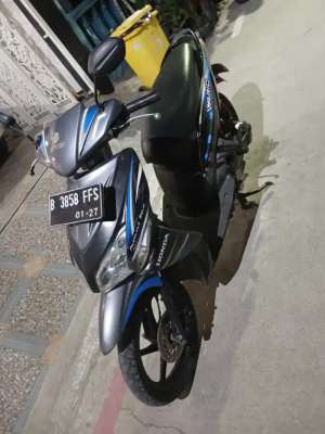 Jual bekas Honda Vario CW 110 2011 ss lengkap mesin bagus,stater tokcer,lokasi di Bekasi Kota