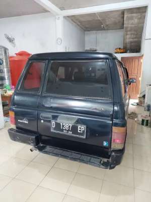 Isuzu Panther tahun 1998 , tersedia melalui melalui situs Olx