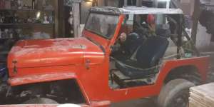 Jeep wilys kanvas , tersedia melalui melalui situs Olx