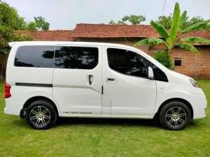 Nissan Evalia 2013 , tersedia melalui melalui situs Olx