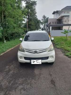 Jual bekas Avanza 1.3 EMTwarna Putih 2012,lokasi di Tangerang Kab.