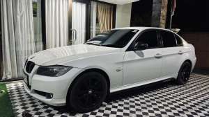 Jual bekas Bmw 320i E90 lci tahun 2010,lokasi di Tangerang Selatan Kota