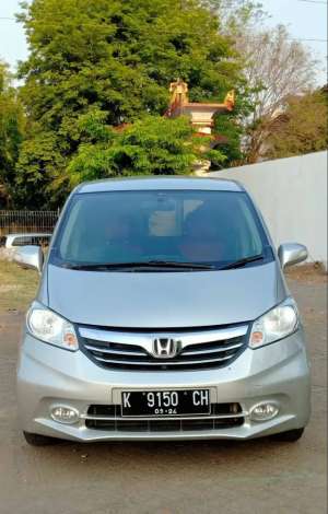 Jual bekas FREED E PSD AUTOMATIC 2014 SILVER KM LOW ISTIMEWA SEKALI PLAT JATENG,lokasi di Kudus Kab.