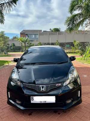 Jual bekas Honda jazz rs 2013matic cash jual cepat murah,lokasi di Tangerang Kab.