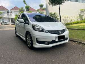 Jual bekas Honda Jazz RS AT 2013 Putih Bagus Murah,lokasi di Tangerang Kota