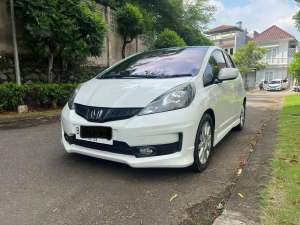 Jual bekas Honda Jazz RS AT 2013 Putih Murah Bagus,lokasi di Jakarta Barat