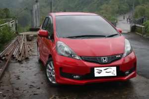 Jual bekas JAZZ RS GE 8 MATIC 2013 Facelift,lokasi di Boyolali Kab.