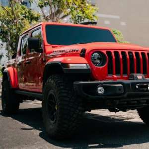 Jeep Gladiator 2021 LIKE NEW , tersedia melalui melalui situs Olx