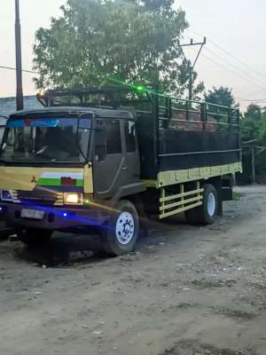 Mitsubishi fighter taun 88 , tersedia melalui melalui situs Olx