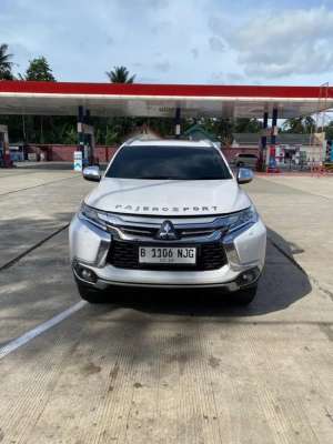 Mitsubishi Pajero sport dakar at 201817 , tersedia melalui melalui situs Olx