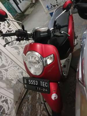 Jual bekas Honda Scoopy Donut 2019 Remote,kunci 2, ss lengkap mesin bagus,B DKI,lokasi di Bekasi Kota