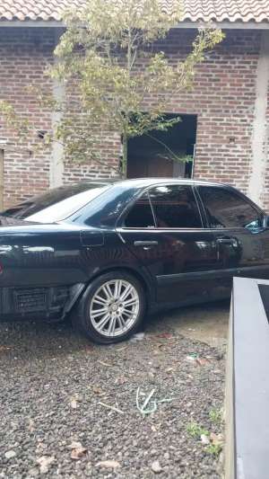 Mercedes-Benz E230 1997 Bensin , tersedia melalui melalui situs Olx