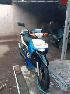 Suzuki satria original hiu 2004 , tersedia melalui melalui situs Olx