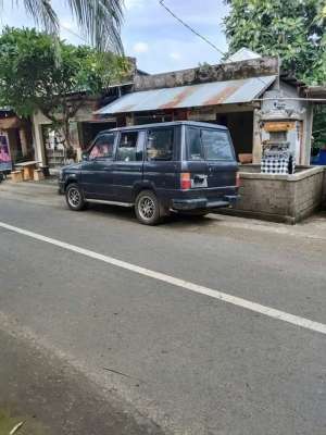 Toyota Kijang 1995 Bensin , tersedia melalui melalui situs Olx