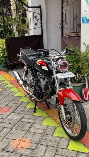 Jual bekas Gl 2002 ss lengkap hidup dobel jring atas nama sendiri samsat manyar,lokasi di Surabaya Kota