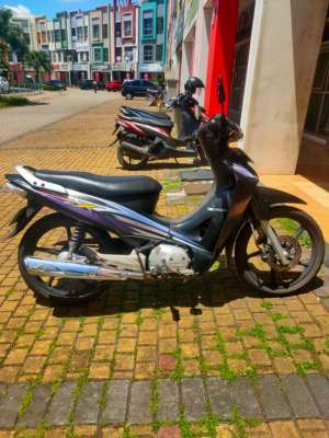 Honda Karisma X 125D tahun 2005 motor bebek surat komplit pajak sehat dijual cepat , tersedia melalui melalui situs Jualmotorbekas