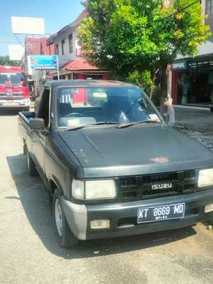 Isuzu Panther 2.5L turbo , tersedia melalui melalui situs Olx