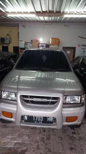 Isuzu Panther Touring AT 2001 , tersedia melalui melalui situs Olx