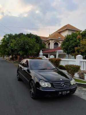 Mercedes Benz 2004 sunroof , tersedia melalui melalui situs Olx