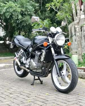 Suzuki GSF 400 Bandit , tersedia melalui melalui situs Jualmotorbekas