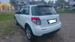 Suzuki SX4 Xover tahun 2011 , tersedia melalui melalui situs Olx