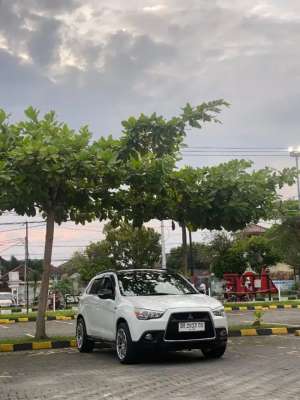 Di jual mobil Outlander istimewa , tersedia melalui melalui situs Olx