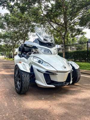 Dijual Can-Am Spyder RT-S SE5 2015 Full Paper ATPM , tersedia melalui melalui situs Olx