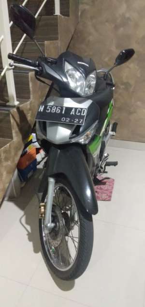 Honda supra 2011 kondisi sangat mulus , tersedia melalui melalui situs Jualmotorbekas