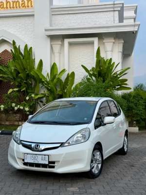 Jual bekas Jazz S Automatic 2013 istimewa,lokasi di Bandung Kota