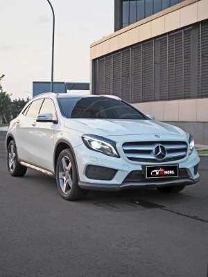 Jual bekas Mercedes GLA 200 AMG Line Panoramic AT 20162017 Putih mercy c200 f48,lokasi di Jakarta Pusat