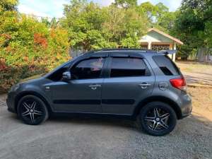 Mobil Suzuki x-over, RC1 , tersedia melalui melalui situs Olx
