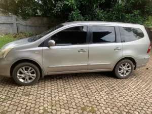 Nissan Grand Livina Matic , tersedia melalui melalui situs Olx