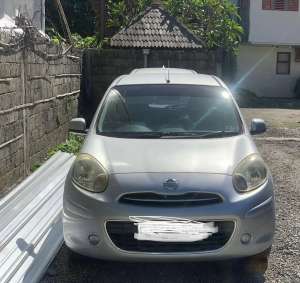 Nissan march AT , tersedia melalui melalui situs Olx