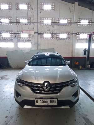 Jual bekas Renault Triber RXZ AT 1.0 2021,lokasi di Bali