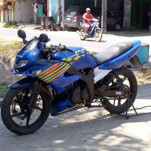 Suzuki fxr 150 lengkap , tersedia melalui melalui situs Olx