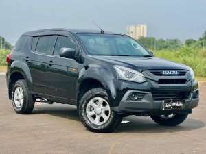 UNIT RARE 4x4 SOLAR TERMURAH ISUZU MUX MANUAL PREMIER MT 20192020 , tersedia melalui melalui situs Olx