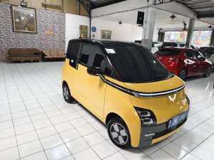 Jual bekas Wuling AIR EV LONG RANGE 300 Automatic KuningLike new,lokasi di Jakarta Selatan