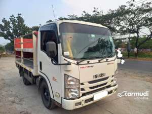 Jual bekas 2017 Isuzu Elf 2,8 Base Spec Trucks,lokasi di Jawa Barat