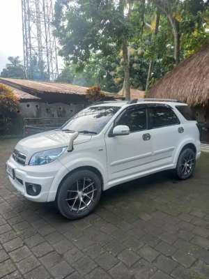 Daihatsu terios manual , tersedia melalui melalui situs Olx